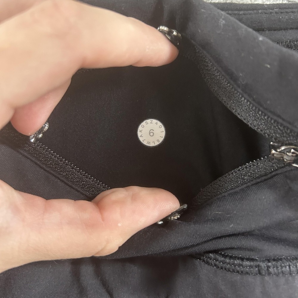 Lululemon Shorts Womens 6 Black Running Lined Zip Pocket Athletic Training - Picture 10 of 10